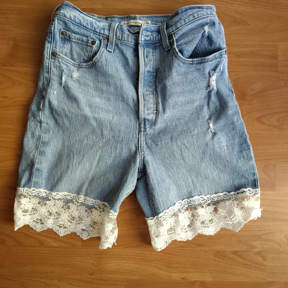 Levi’s Ribcage Cutoff Shorts • SZ 28 • Lace Trim • Light Distress  Premium Denim